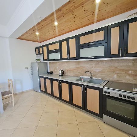 Glow Two Bedroom Apartment Ksamil Esterno foto